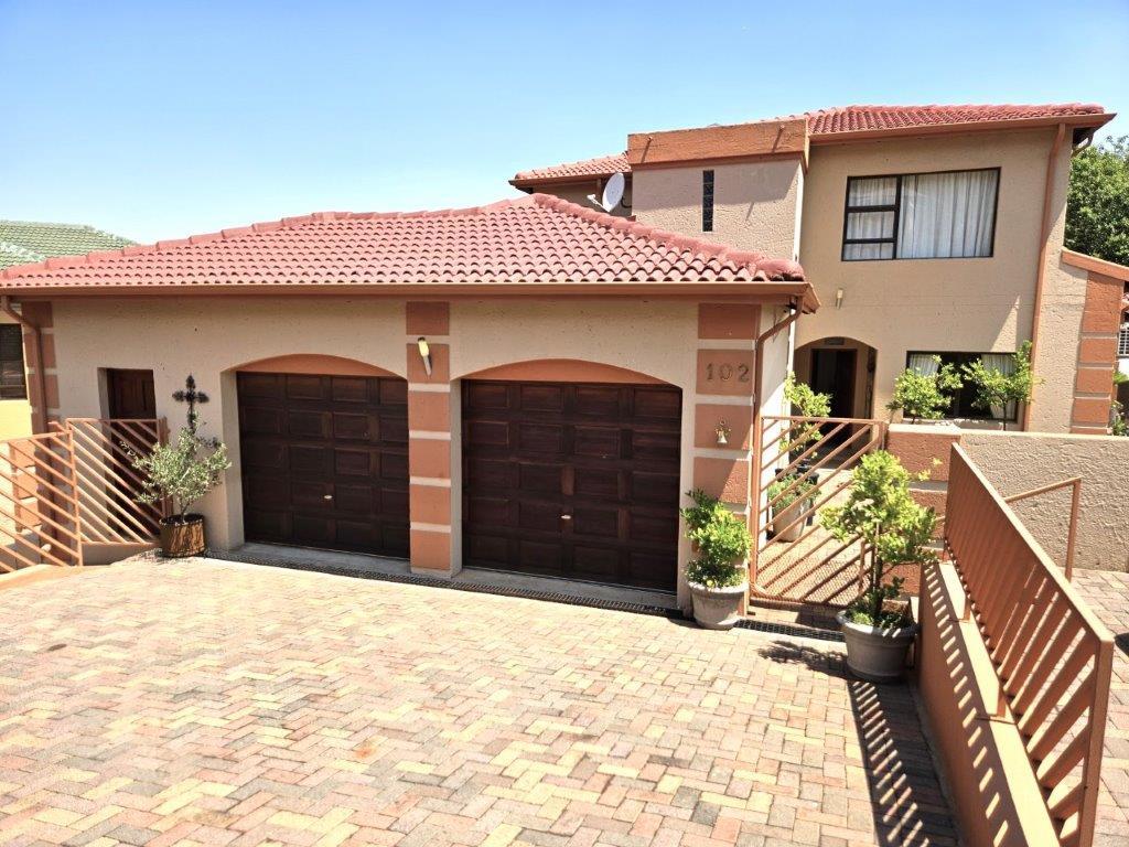 4 Bedroom Property for Sale in Kosmos Ridge North West